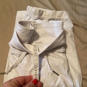 Lululemon dance studio crops white size 12 EUC